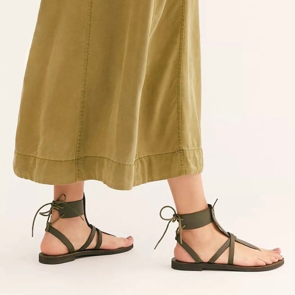 Free People Vacation Day Wrap Sandals in Khaki gladiator style straps NWB - Picture 1 of 6